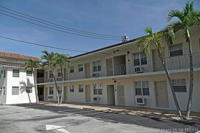 Primary Photo - 427 Anastasia Ave