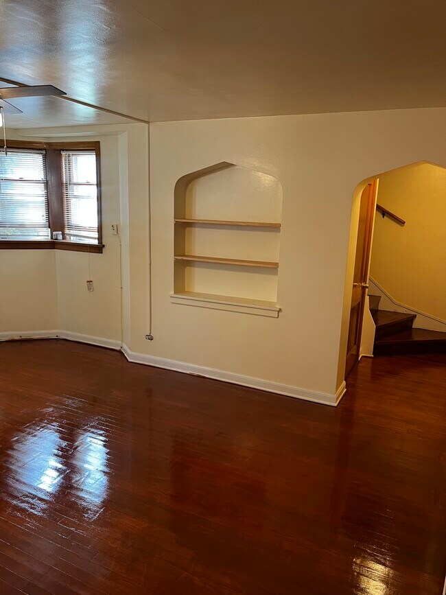 Building Photo - 1816 S Oak Park Ave