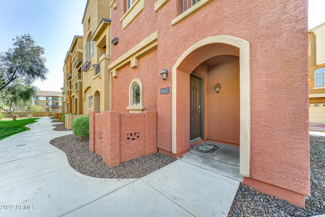 Building Photo - 900 S 94th St