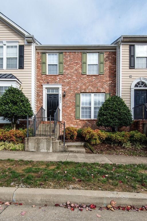 Three level townhouse in Lenox Village House for Rent in Nashville