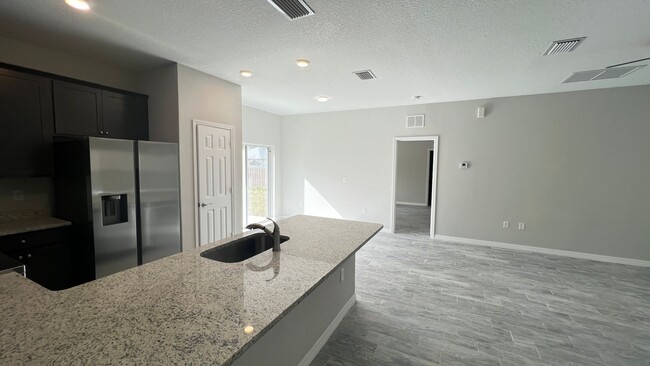 Building Photo - Stunning BRAND NEW UPGRADED 3 Bedroom / 2 ...