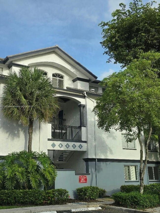 Foto del edificio - 4555 NW 99th Ave