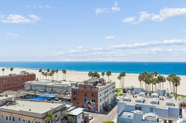 Contexto - 8 Brooks Ave