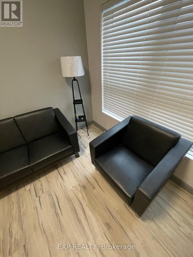 Building Photo - 258B Sunview St