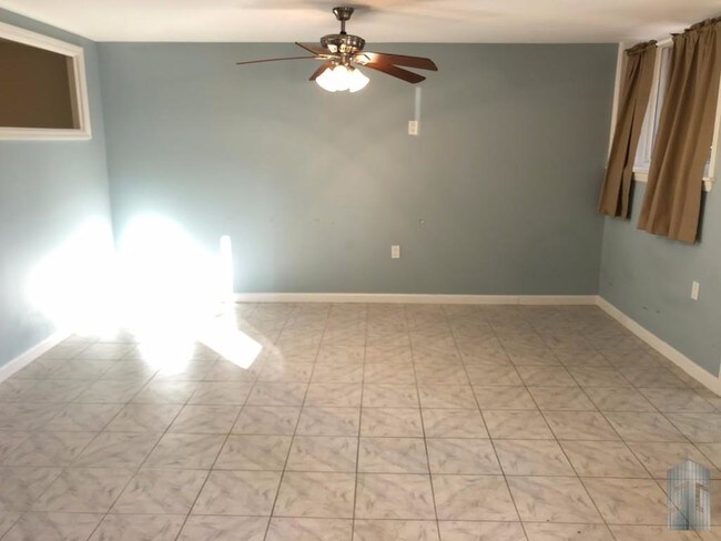 Building Photo - 45 Manhattan Ct