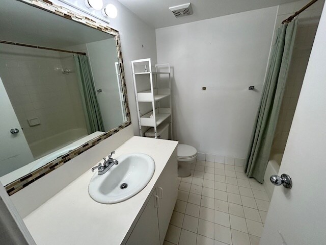 Foto principal - 12148 Saint Andrews Pl