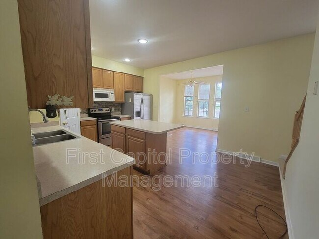 Building Photo - 1261 Wanda Dr