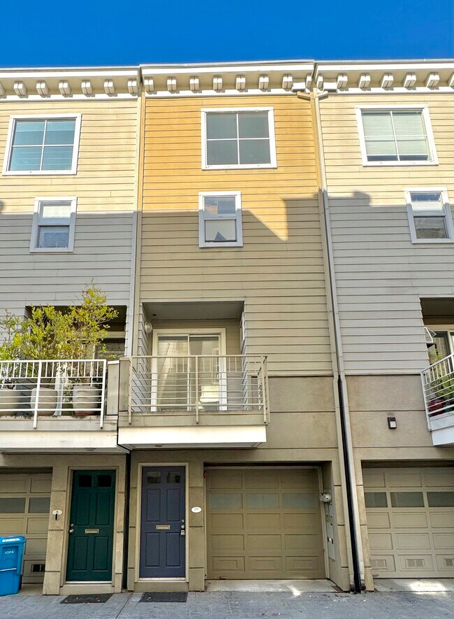 Building Photo - 10 Scott Aly