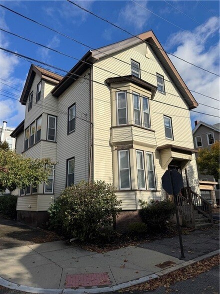 Foto del edificio - 66 Armstrong Ave