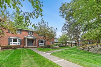 Building Photo - 106 Yorkshire Dr