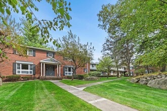 Building Photo - 106 Yorkshire Dr