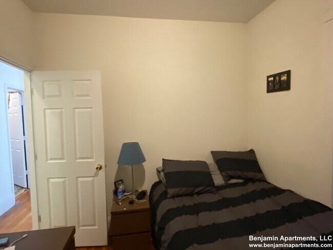 Foto del edificio - 84 Brighton Ave