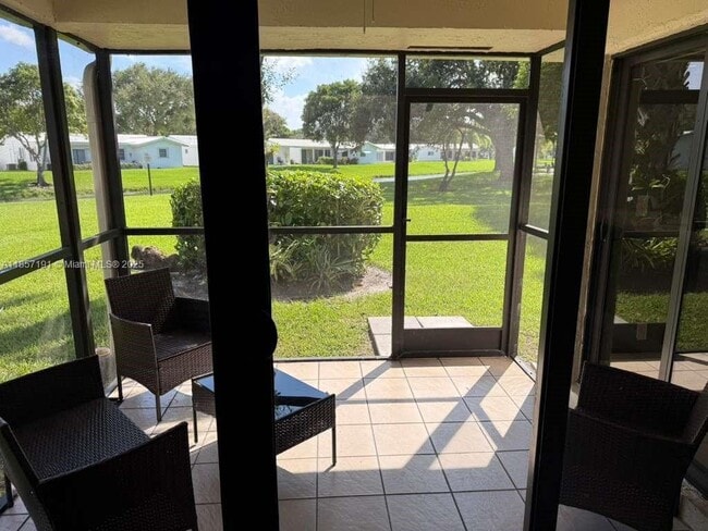 Foto del edificio - 8148 NW 17th Mnr