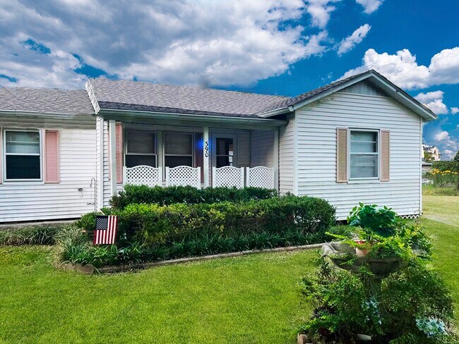 Foto del edificio - Comfortable Home with a Backyard - Bolivar St