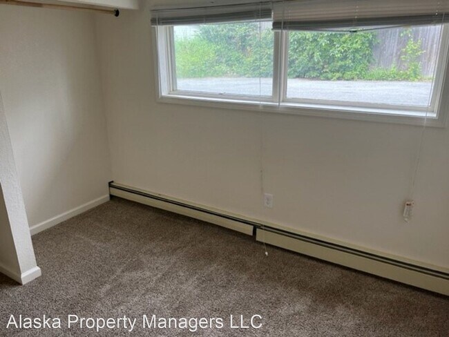 Building Photo - 4 br, 2 bath House - 6413 E 14th Ct Unit B