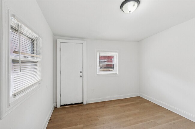 Foto del edificio - 2054 W Glenwood Ave