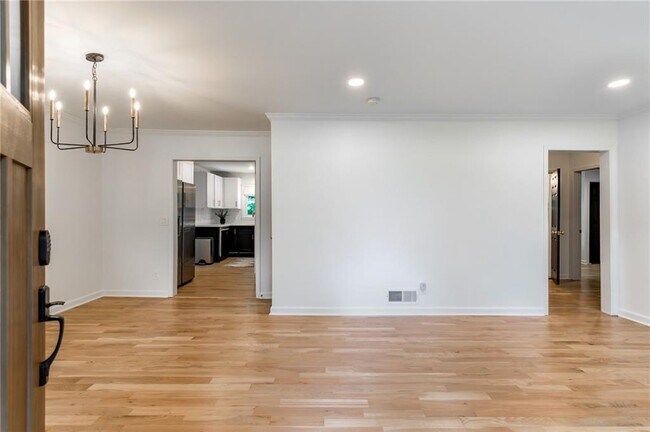 Building Photo - 2093 Wildrose Dr