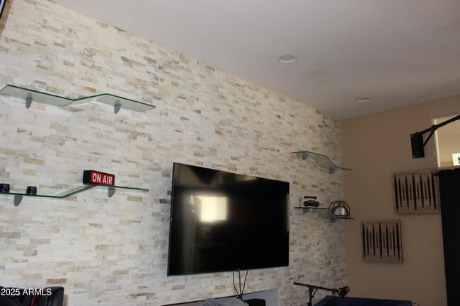 Foto del edificio - 1433 W Longhorn Dr