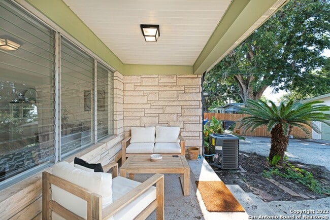 Foto del edificio - ~~COZY 3BD/2BA HOME! HIGHLANDS HIGH SCHOOL!!~~