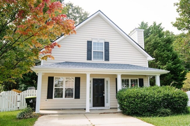 Building Photo - Charming Cape-Cod in the Heart of Apex! Fi...