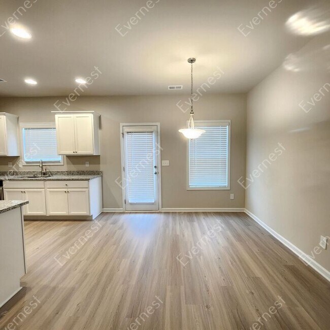 Building Photo - 104 Culver St