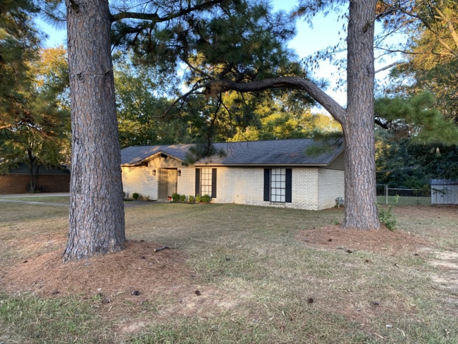 Building Photo - 6408 Belair Dr