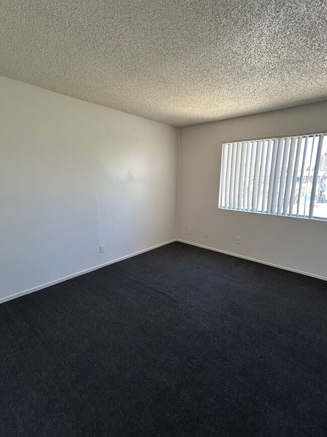 Building Photo - 3846 Hazelwood St