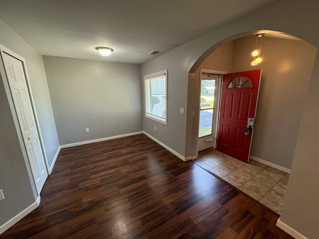 Building Photo - 2 bed 1 bath Royal Oak ranch