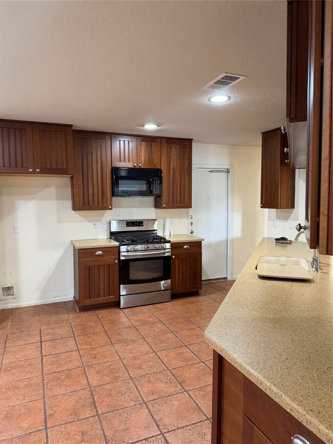 Building Photo - 2314 Clear Ridge Dr