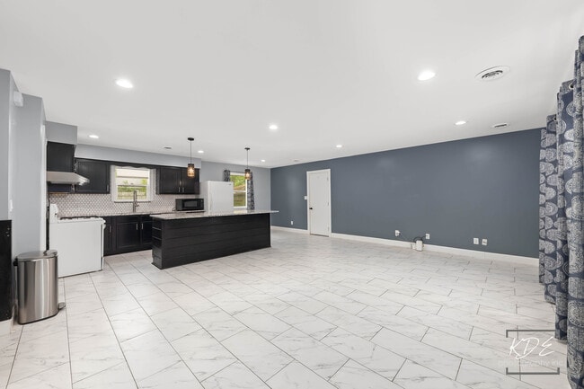 Building Photo - 1108 Karner Dr