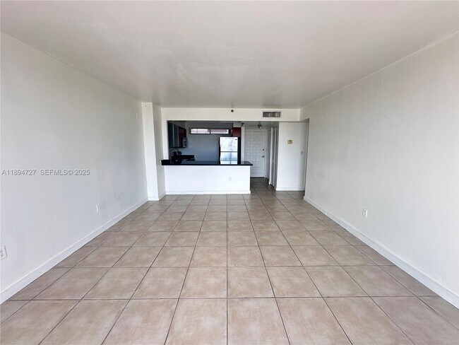 Foto del edificio - 650 NE 64th St