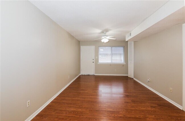 Foto del edificio - 3300 College St