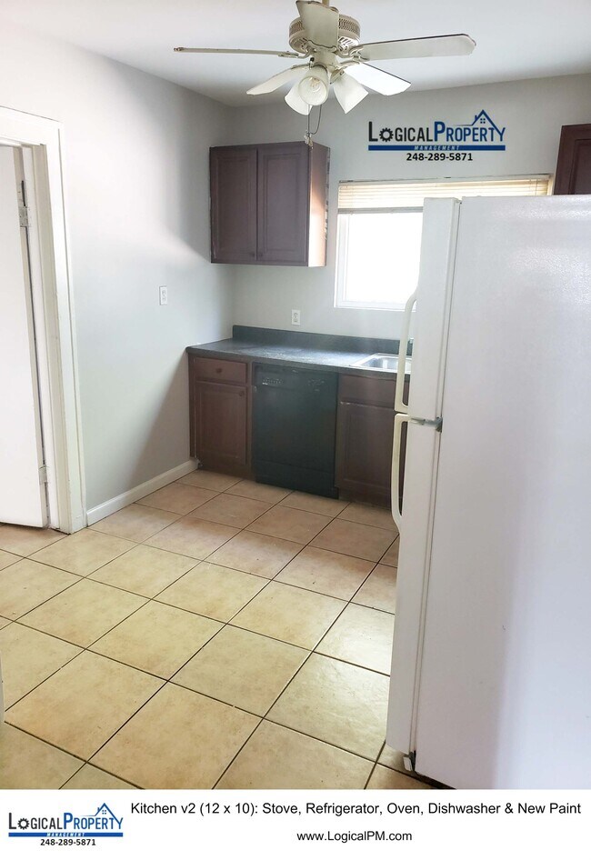 Building Photo - 3/1 BRICK Townhouse w/Bsmnt,Stove,Fridge,M...
