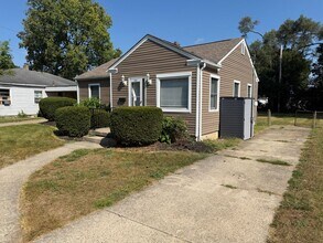 Building Photo - 1028 Allen Ave