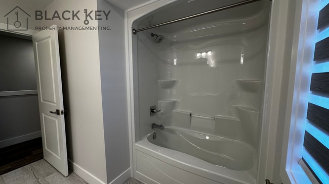 Building Photo - 449 Grey St