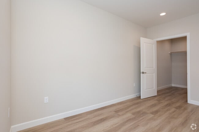 2BR, 2BA - 875 SF - Gladstone Senior Villas