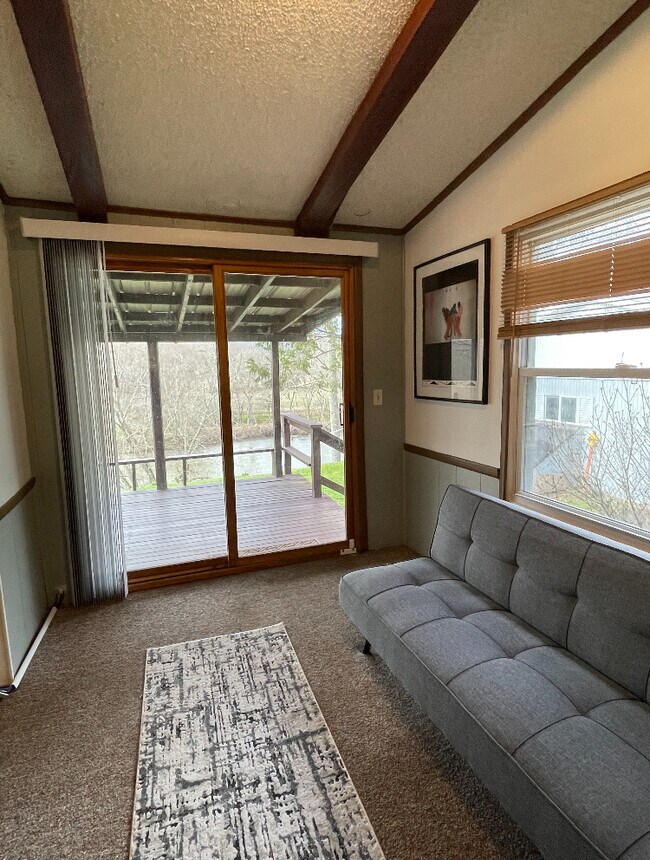Foto del edificio - 24 Rivercrest Ln