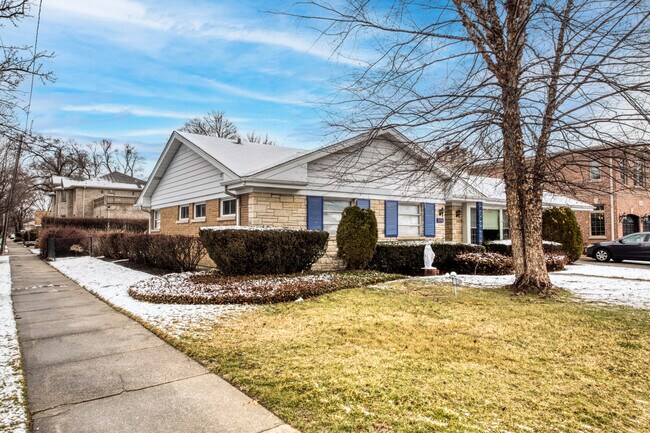 Building Photo - 5156 Farwell Ave