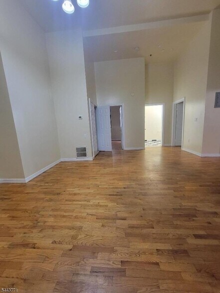 Building Photo - 409 53rd St