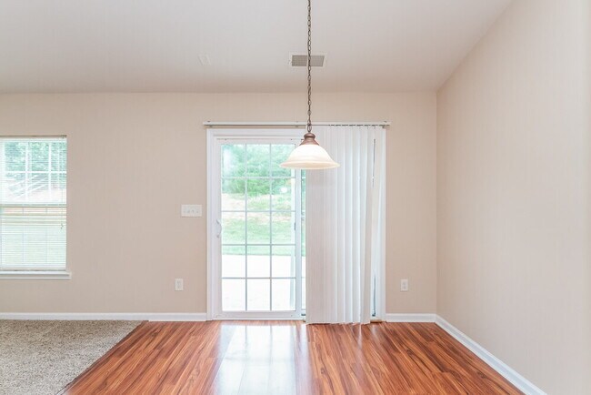 Foto del edificio - 2909 Deep Cove Dr NW