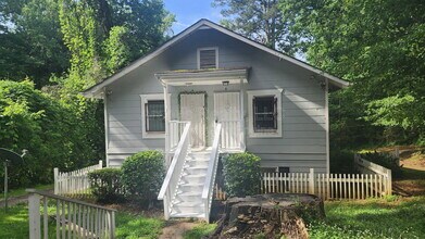 Building Photo - 2284 Alvin Dr NW