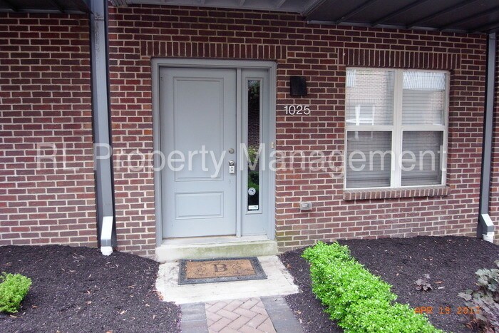 Primary Photo - 1025 S Wall St