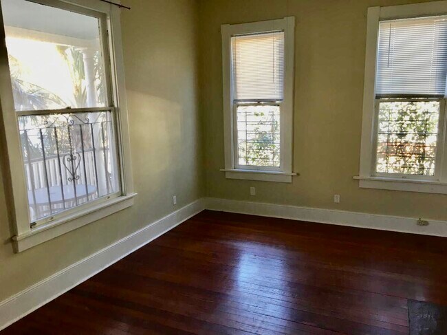 Building Photo - 415 E PARK AVE