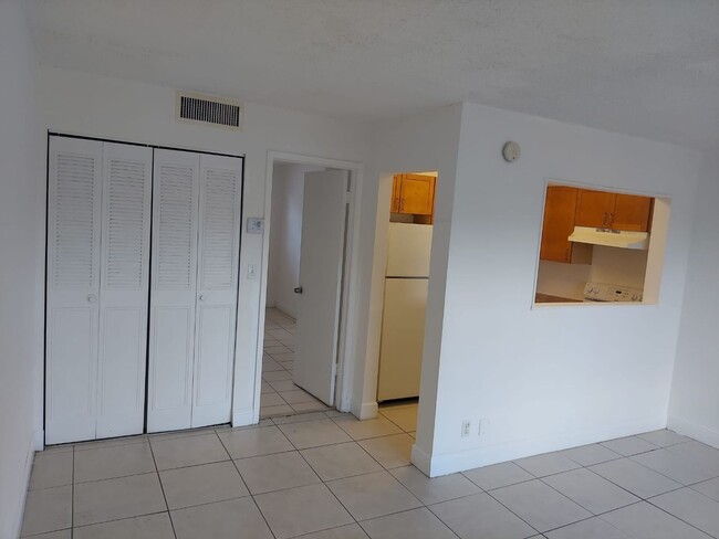 Foto del edificio - One bedroom for Rent in Pompano Beach