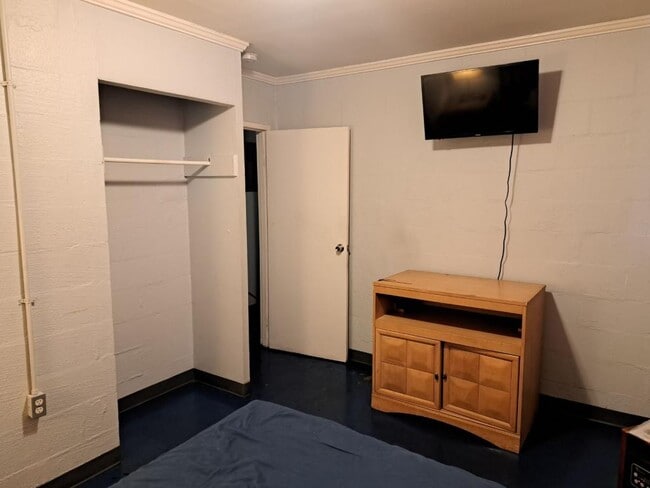 Building Photo - 3533 Brookdale Ave