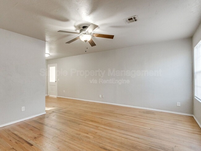 Photo - 10 SE Grand Blvd House