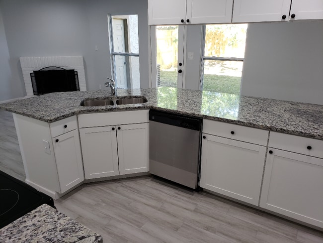 Foto del edificio - 7576 Windsor Oaks