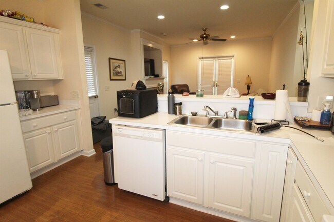 Foto del edificio - 1119A Southbend Dr