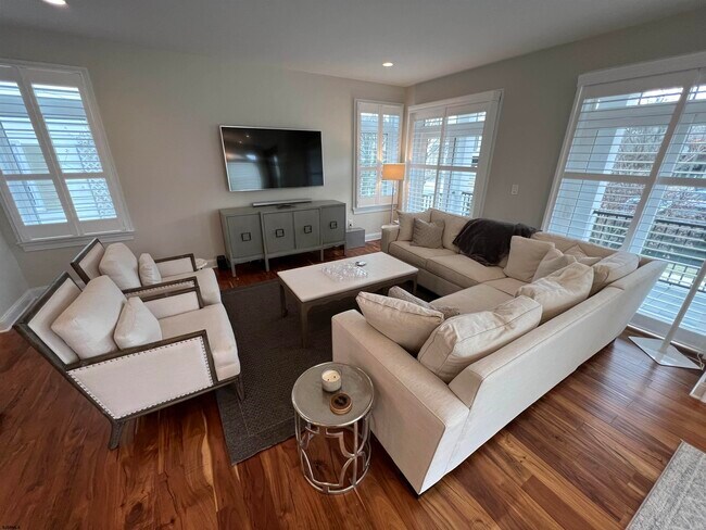 Foto del edificio - 108 N Pembroke Ave