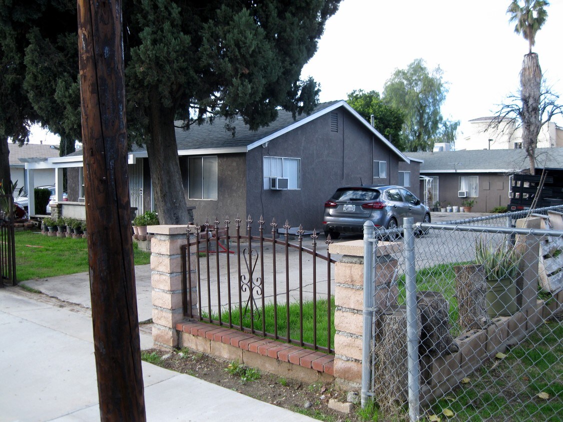 Frontal view of front & rear units - 11258 Rosarita Dr